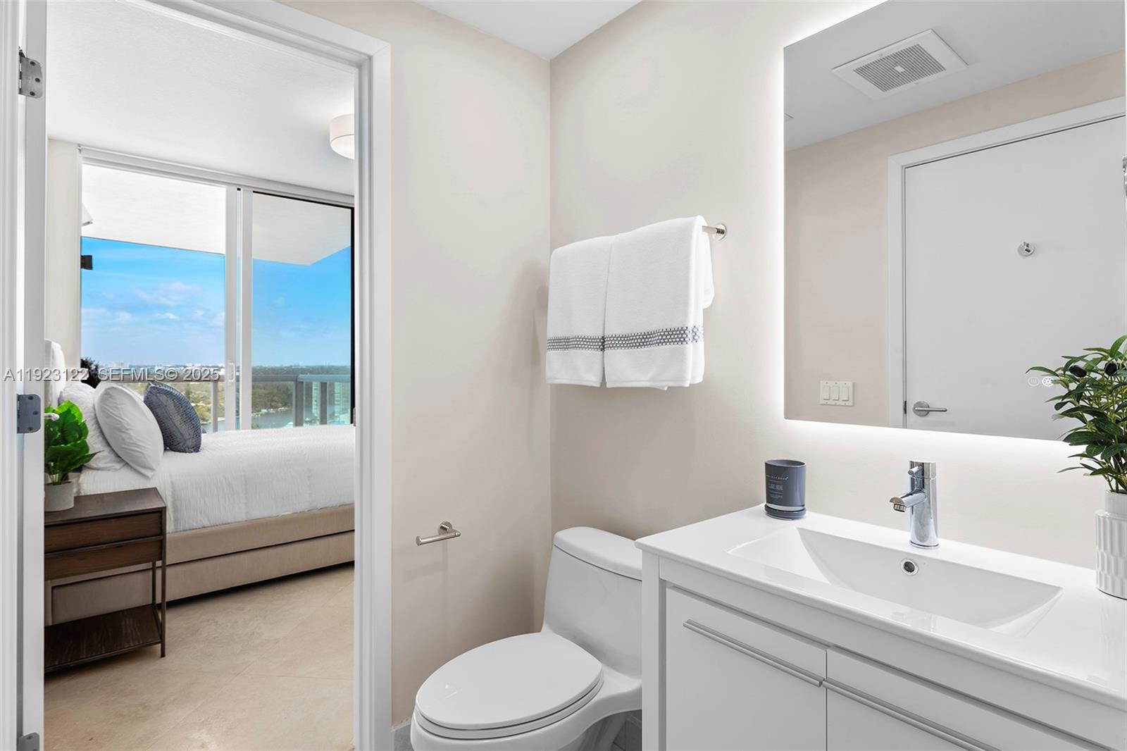 3801 Collins Ave #1602, Miami Beach FL 33140