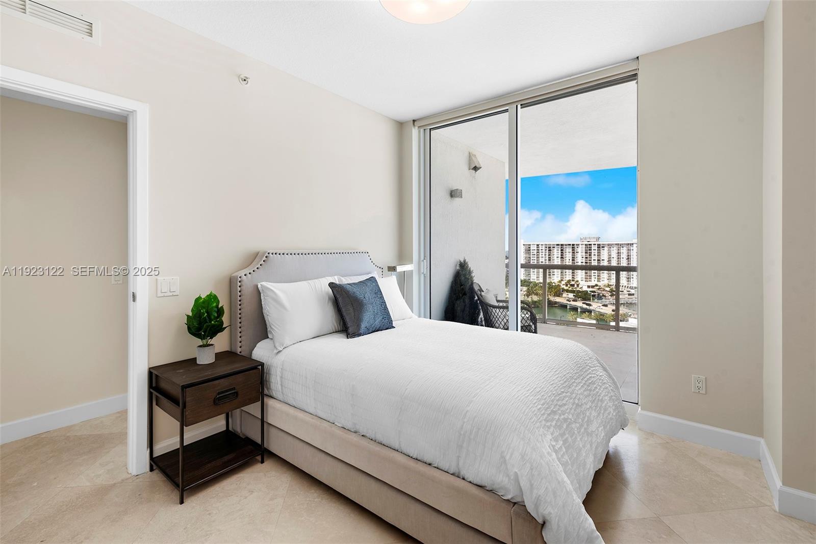 3801 Collins Ave #1602, Miami Beach FL 33140