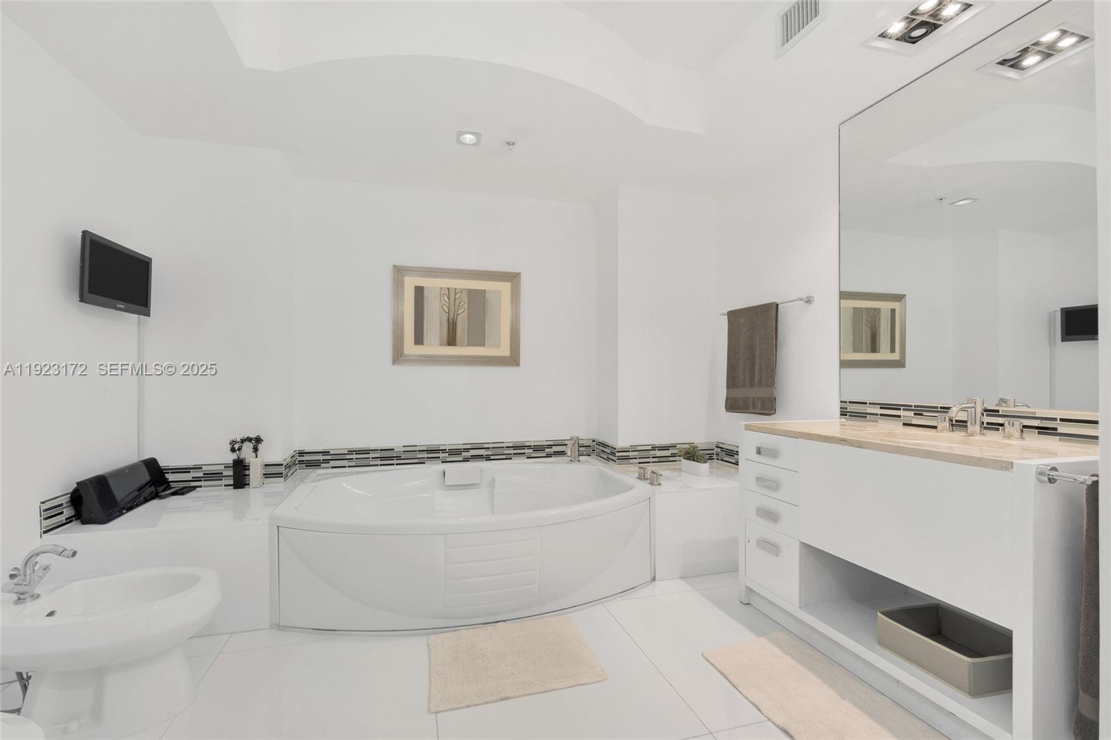 18201 Collins Ave #1002, Sunny Isles Beach FL 33160