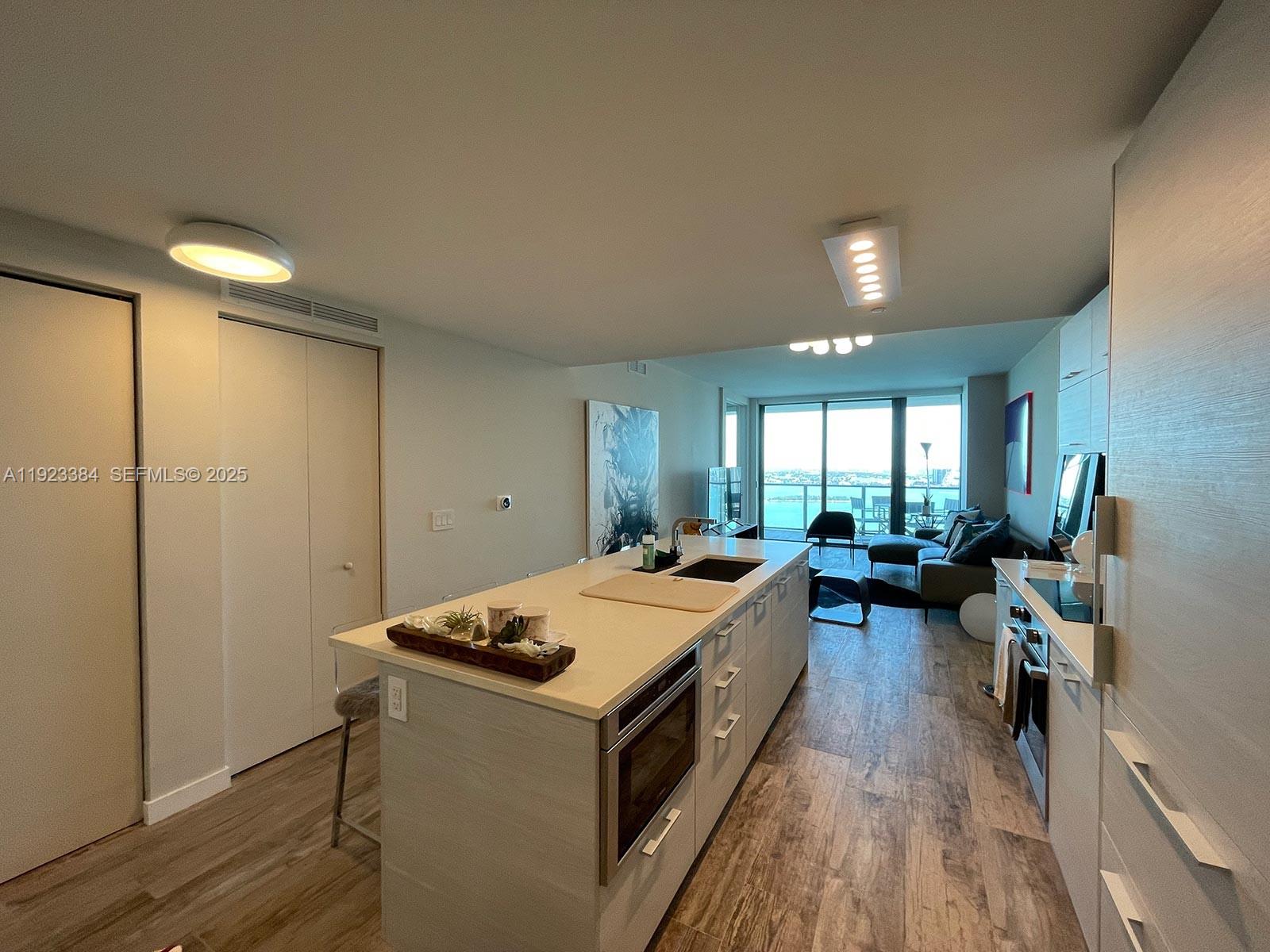 650 NE 32nd St #3005, Miami FL 33137