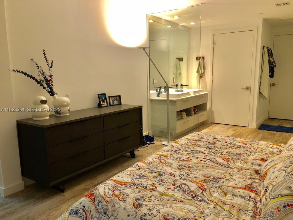 650 NE 32nd St #3005, Miami FL 33137