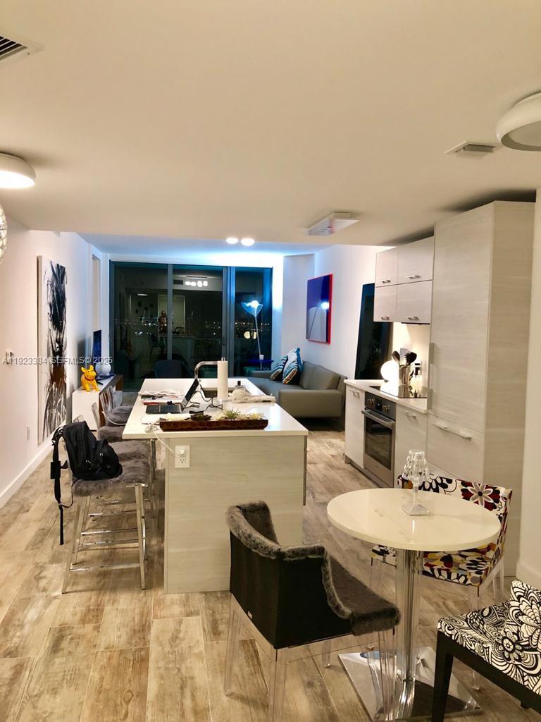 650 NE 32nd St #3005, Miami FL 33137