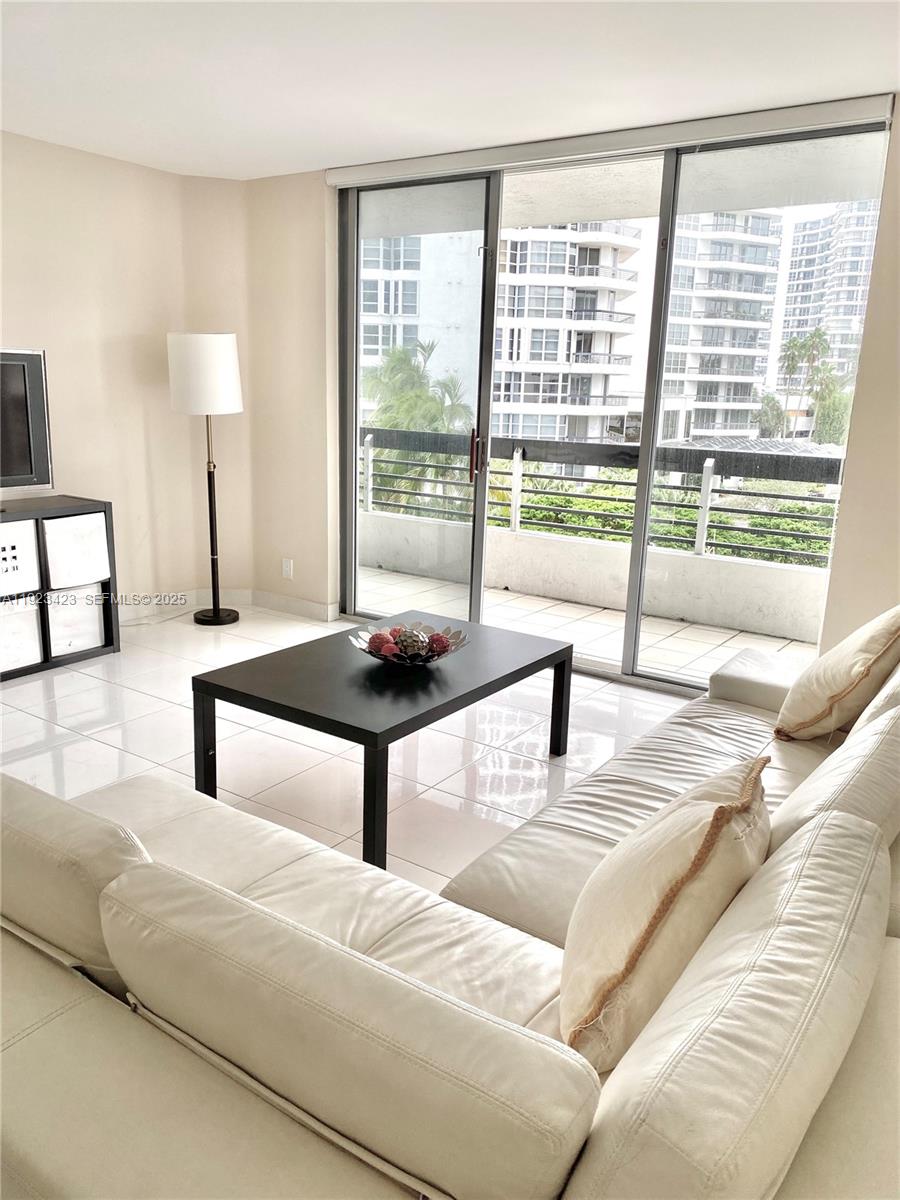 19195 NE 36th Ct #402, Aventura FL 33180