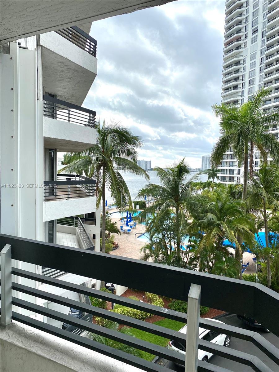 19195 NE 36th Ct #402, Aventura FL 33180