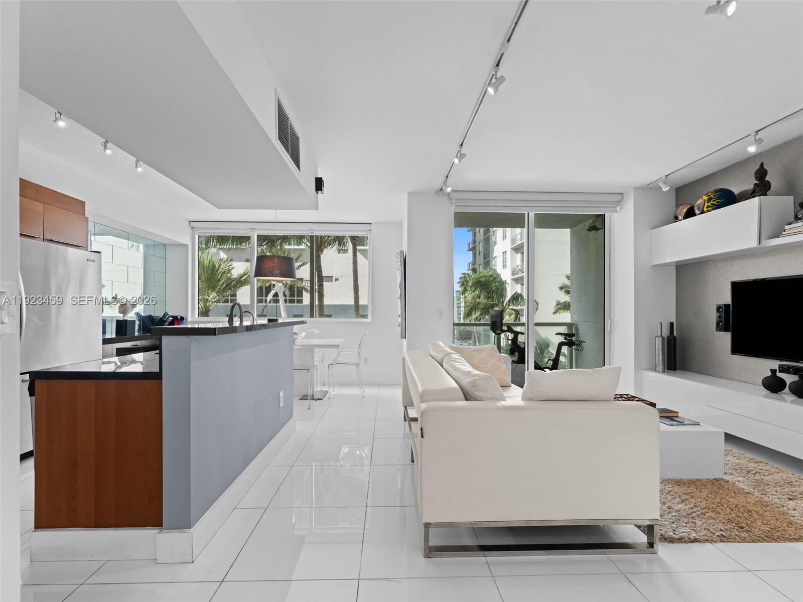 253 NE 2nd St #1002, Miami FL 33132
