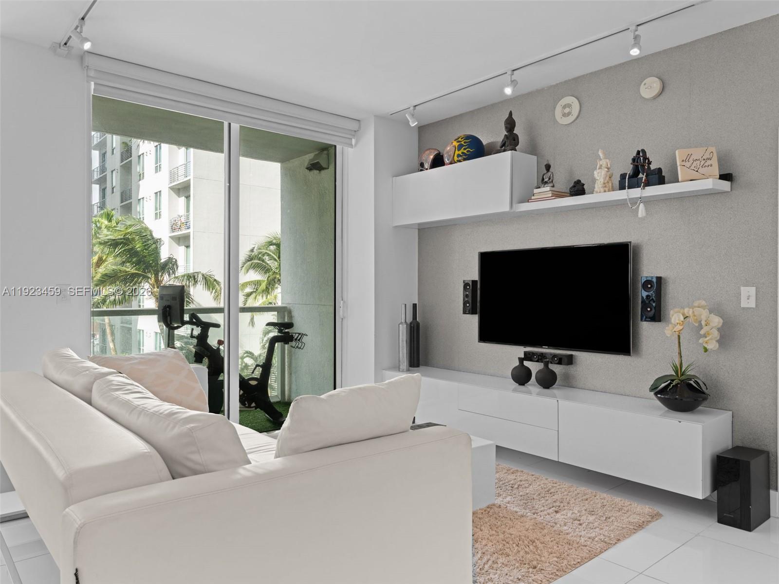 253 NE 2nd St #1002, Miami FL 33132