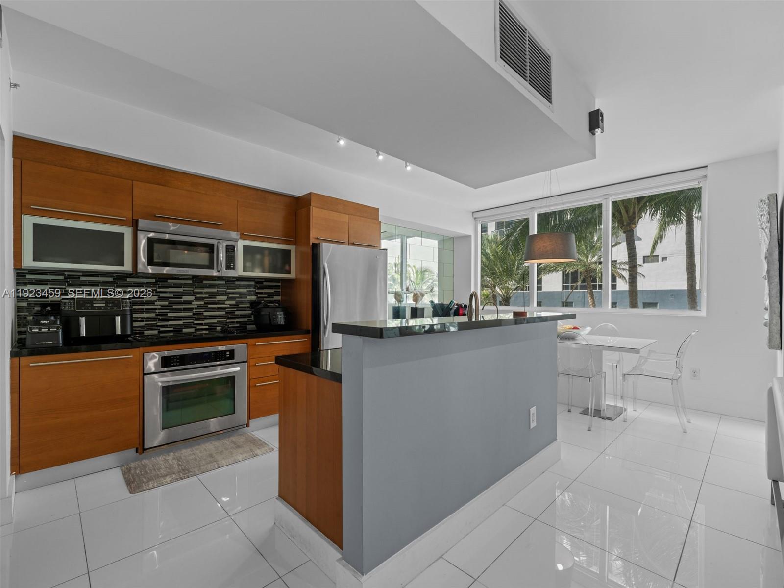 253 NE 2nd St #1002, Miami FL 33132