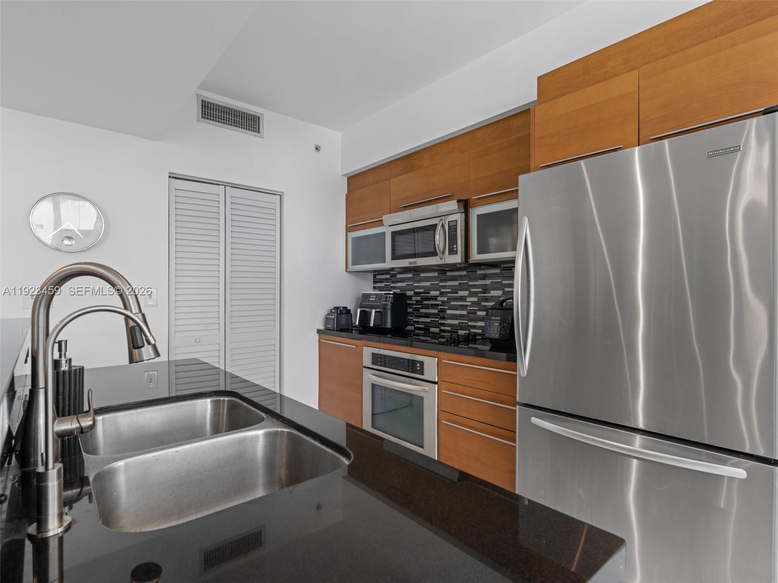 253 NE 2nd St #1002, Miami FL 33132