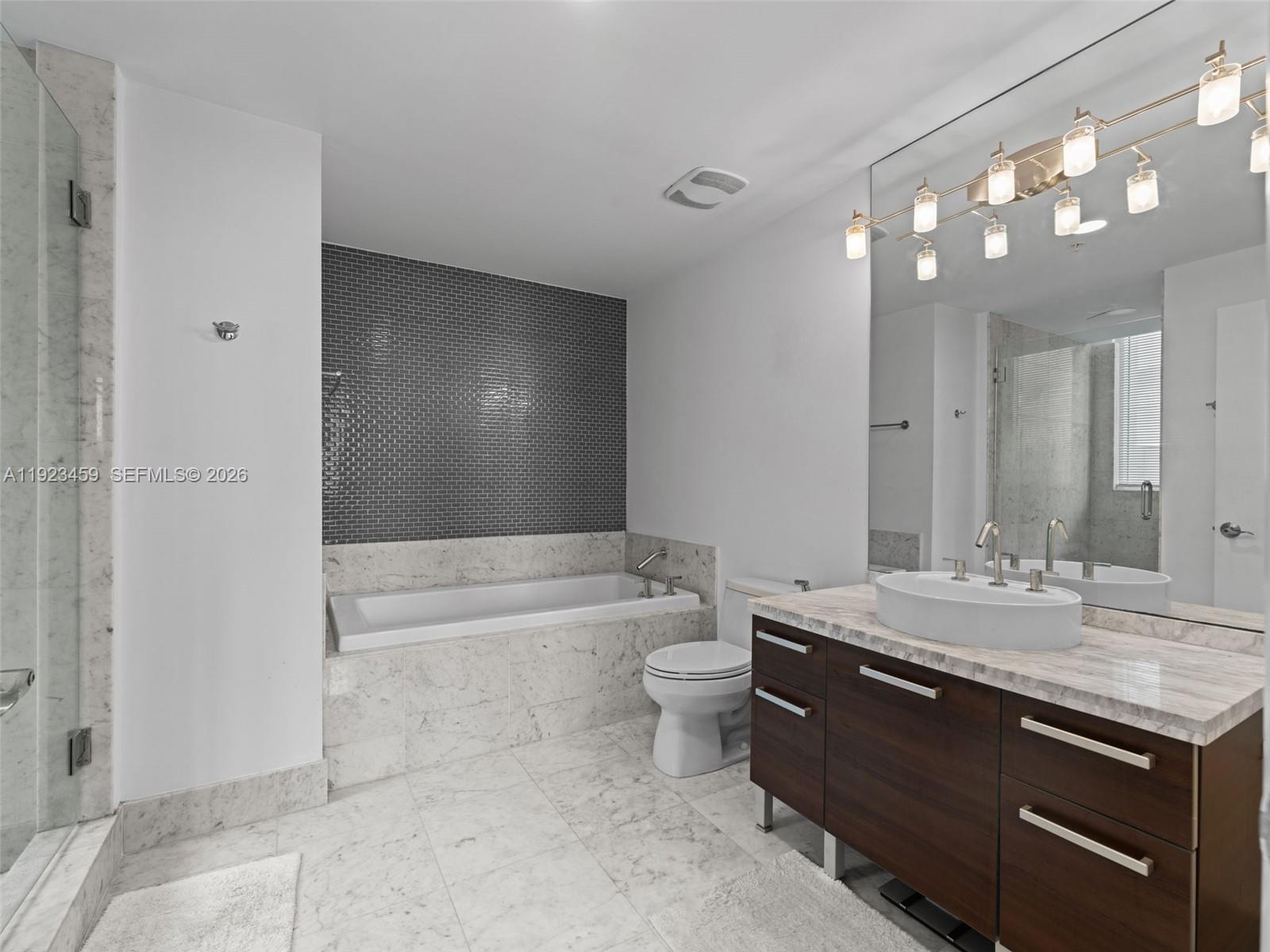 253 NE 2nd St #1002, Miami FL 33132
