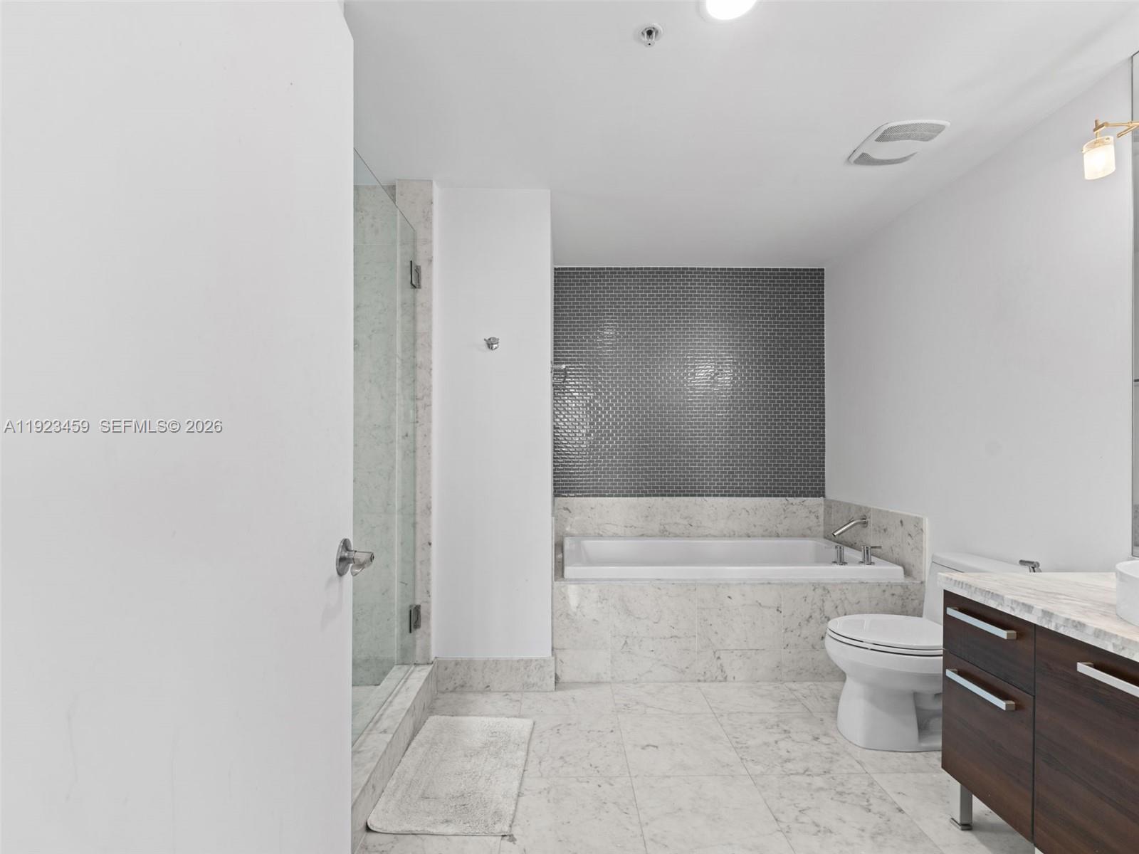 253 NE 2nd St #1002, Miami FL 33132