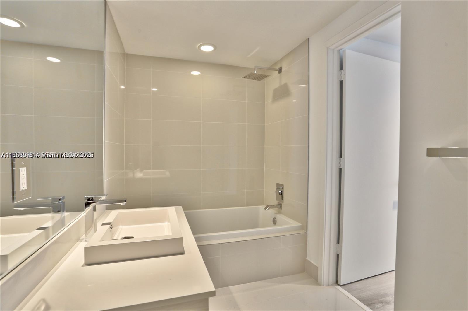55 SW 9th St #1910, Miami FL 33130