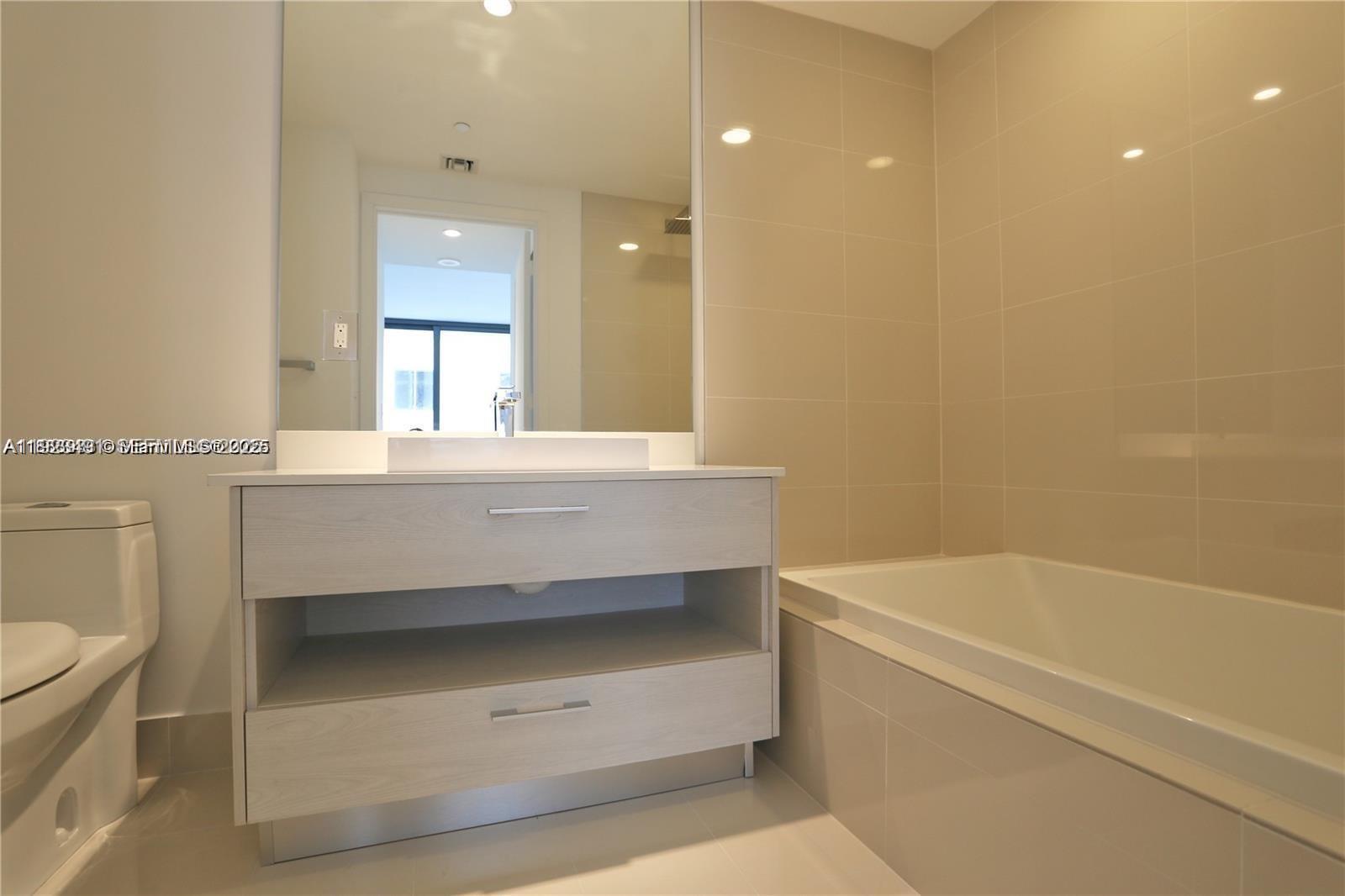 55 SW 9th St #1910, Miami FL 33130