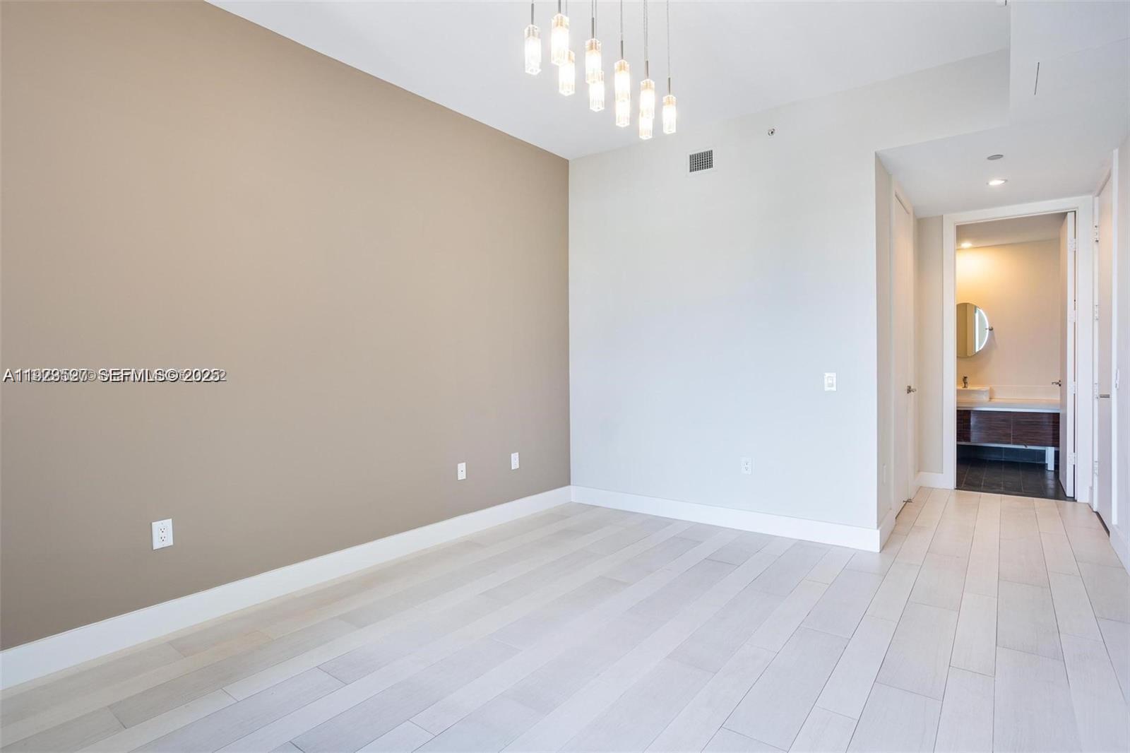 1100 Biscayne Blvd #3902, Miami FL 33132