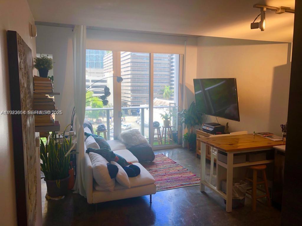 151 SE 1st St #409, Miami FL 33131