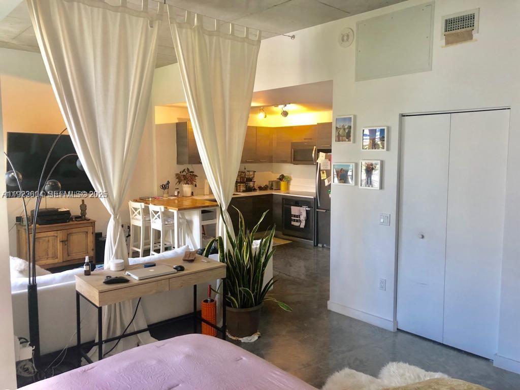 151 SE 1st St #409, Miami FL 33131