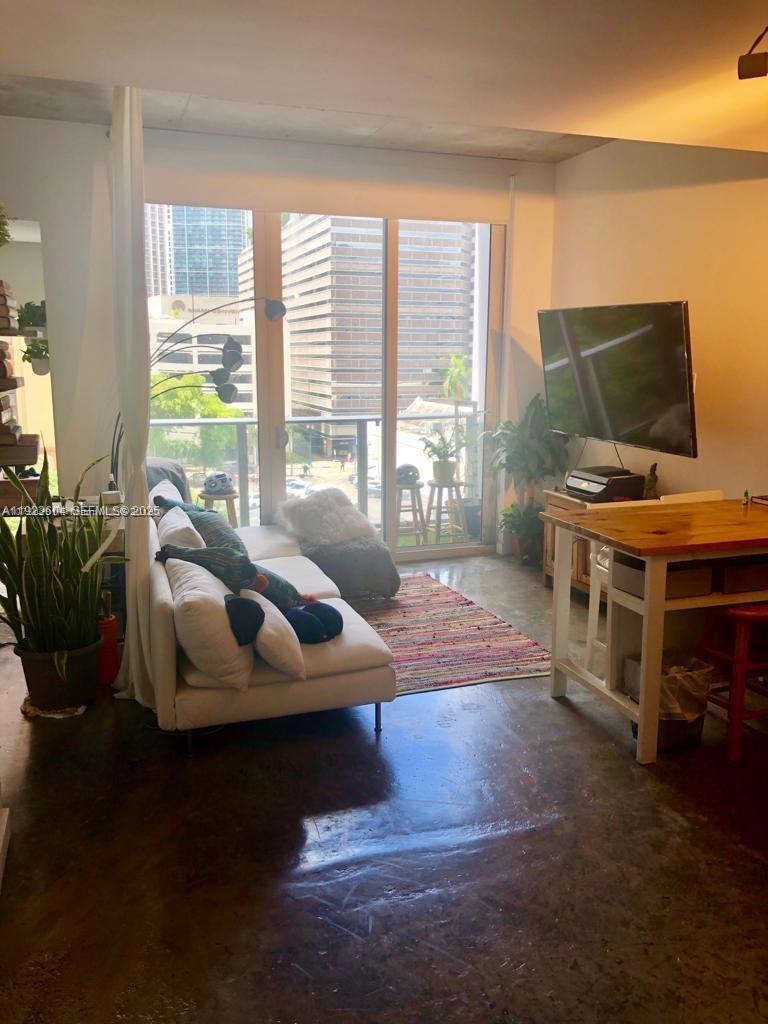 151 SE 1st St #409, Miami FL 33131