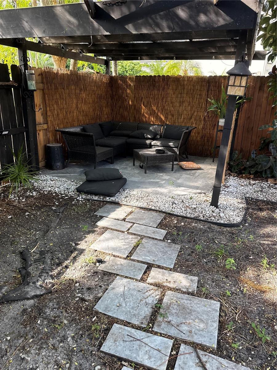 18701 Shauna Manor Dr, Boca Raton FL 33496