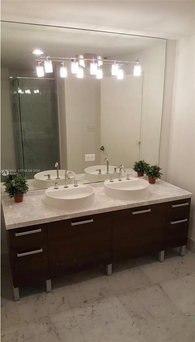 253 NE 2nd St #2701, Miami FL 33132