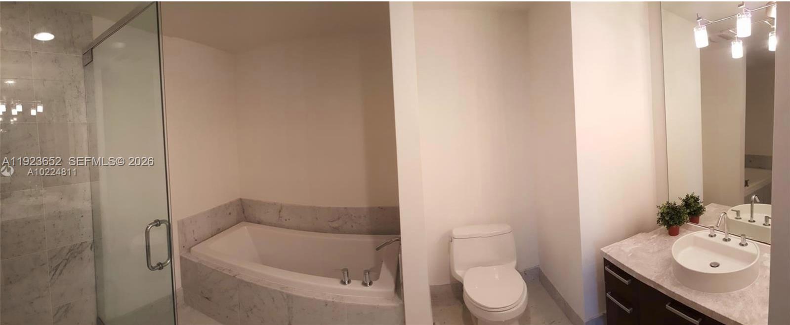 253 NE 2nd St #2701, Miami FL 33132