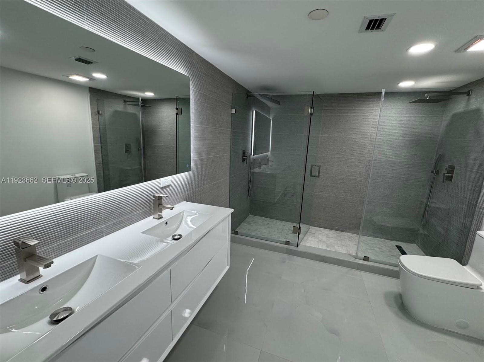 400 S Pointe Dr #1610, Miami Beach FL 33139