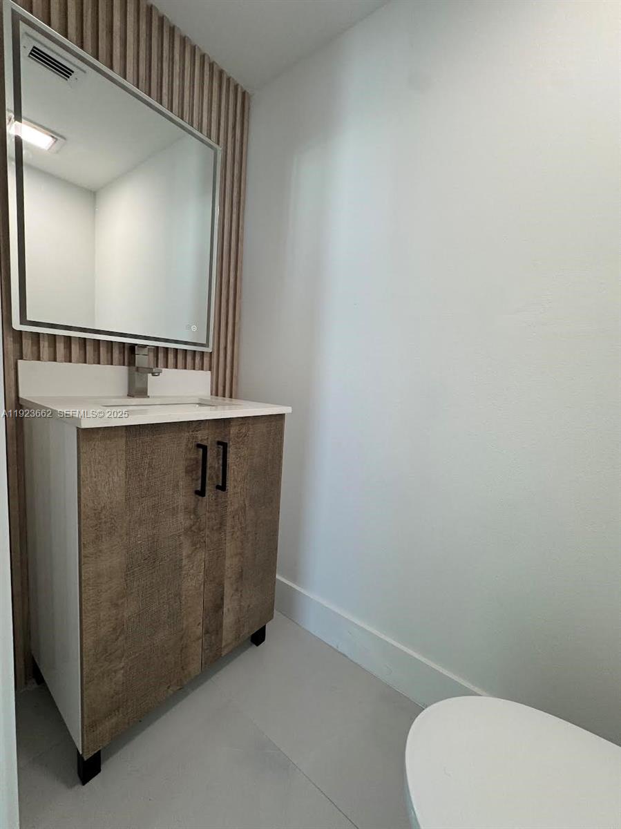 400 S Pointe Dr #1610, Miami Beach FL 33139