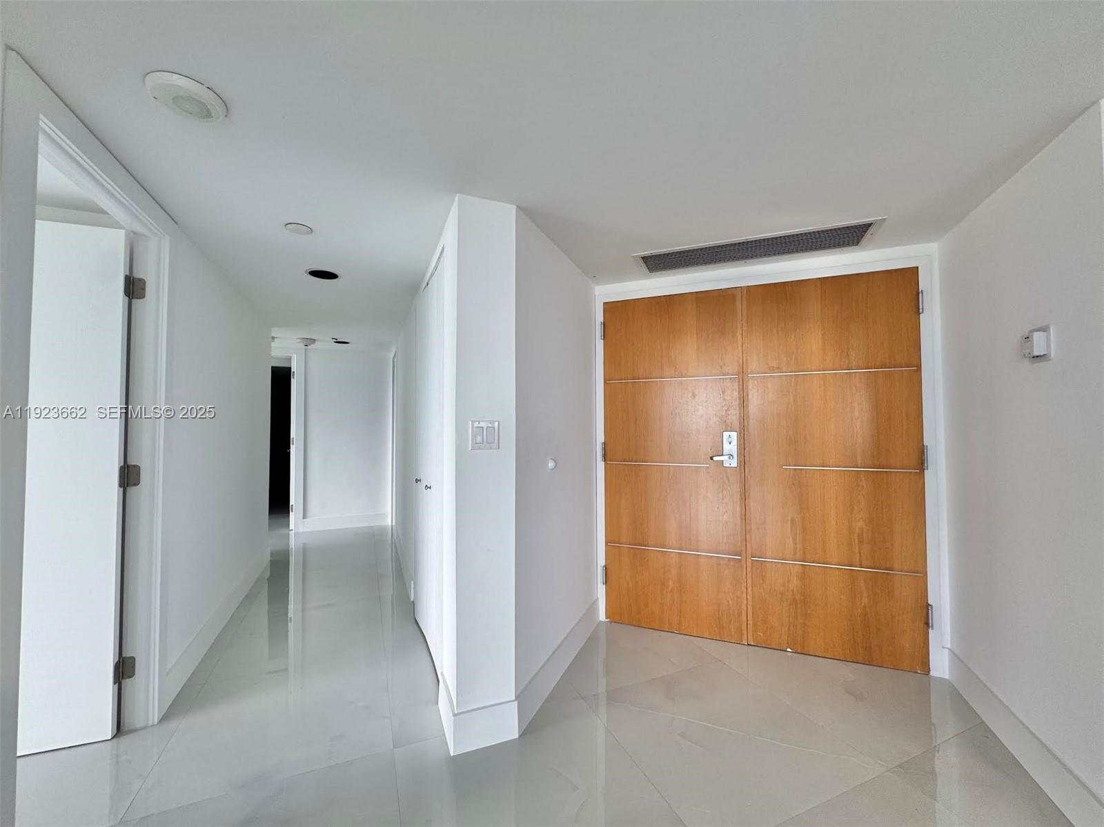 400 S Pointe Dr #1610, Miami Beach FL 33139