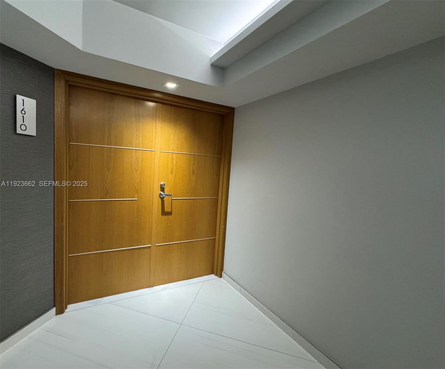 400 S Pointe Dr #1610, Miami Beach FL 33139