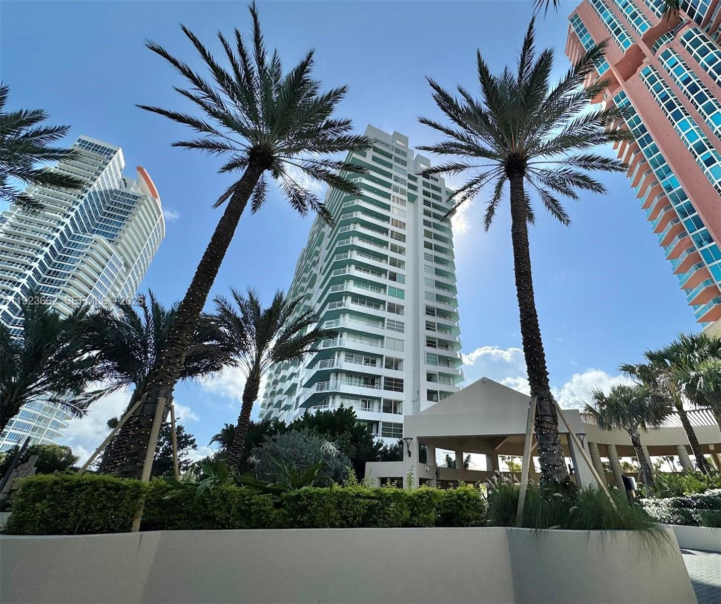 400 S Pointe Dr #1610, Miami Beach FL 33139