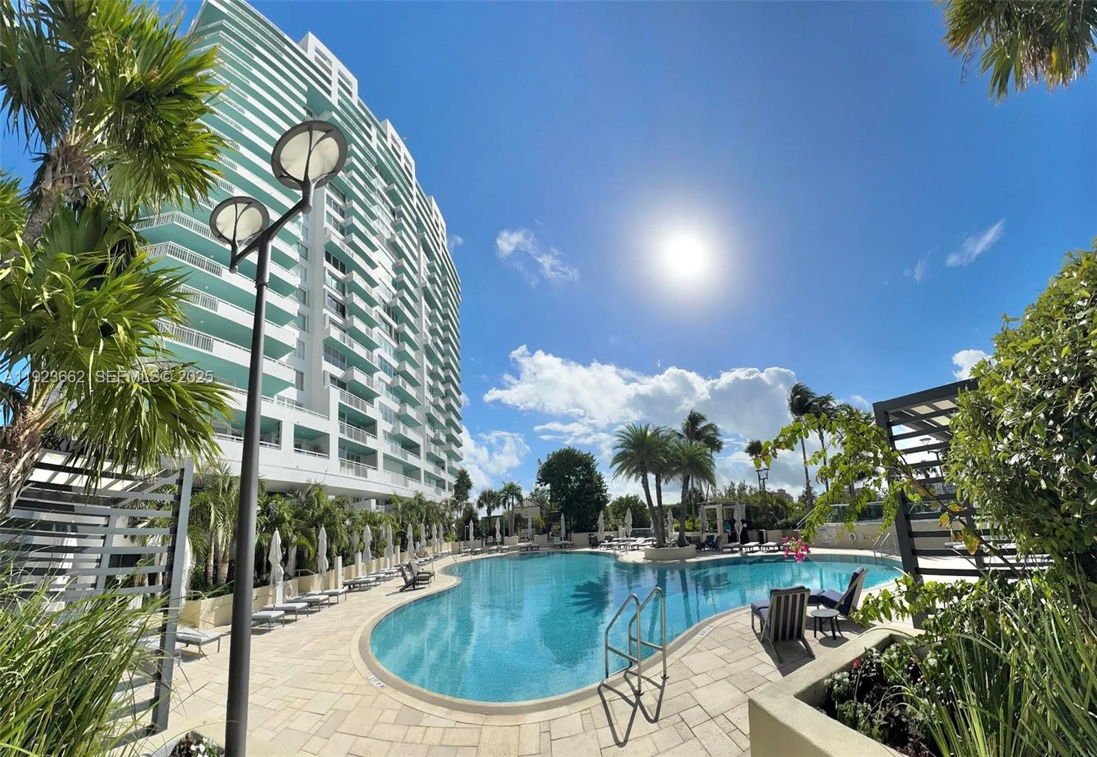 400 S Pointe Dr #1610, Miami Beach FL 33139