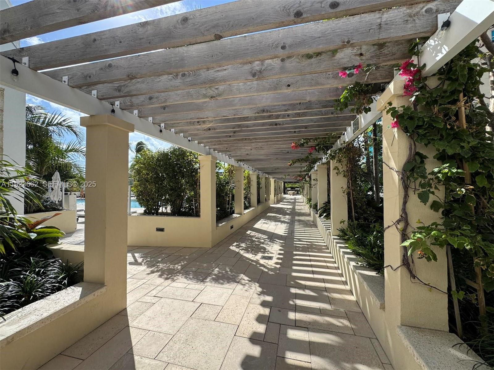 400 S Pointe Dr #1610, Miami Beach FL 33139
