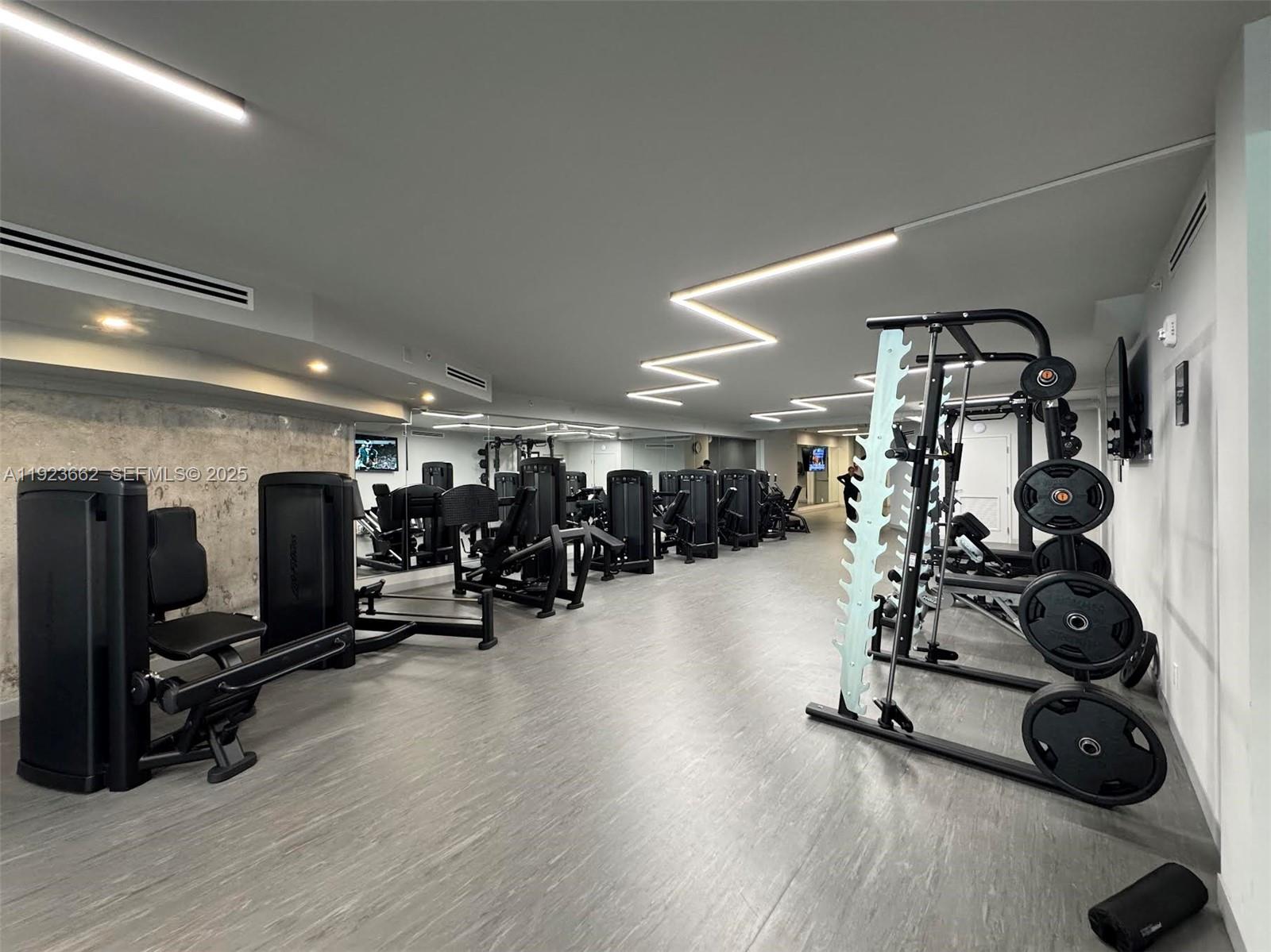 400 S Pointe Dr #1610, Miami Beach FL 33139