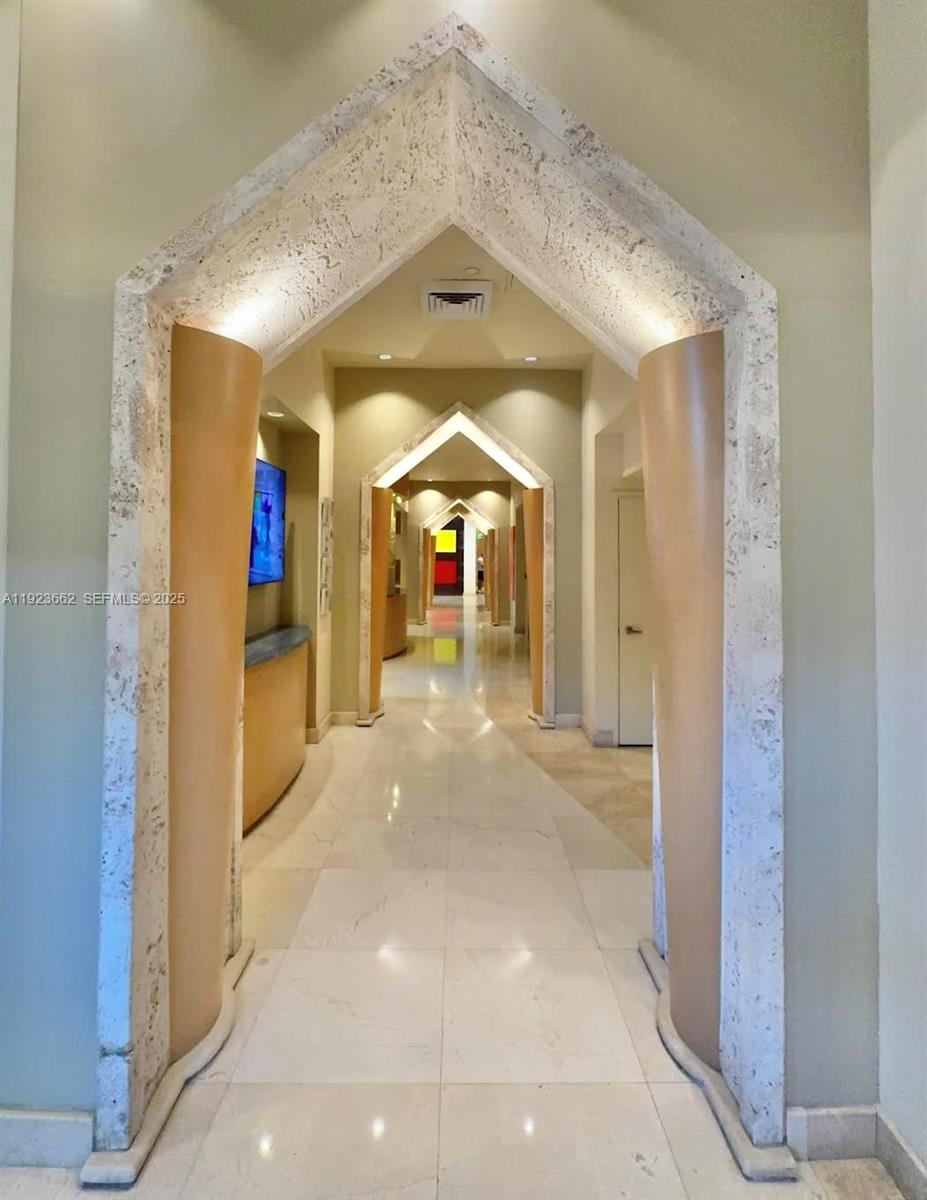 400 S Pointe Dr #1610, Miami Beach FL 33139