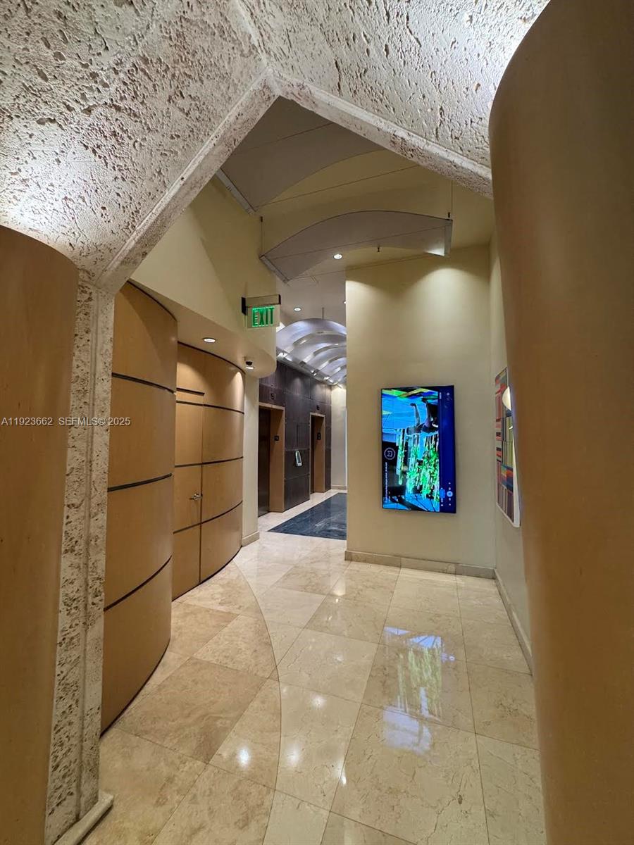 400 S Pointe Dr #1610, Miami Beach FL 33139