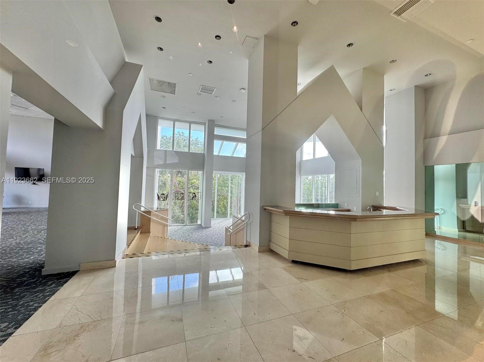 400 S Pointe Dr #1610, Miami Beach FL 33139