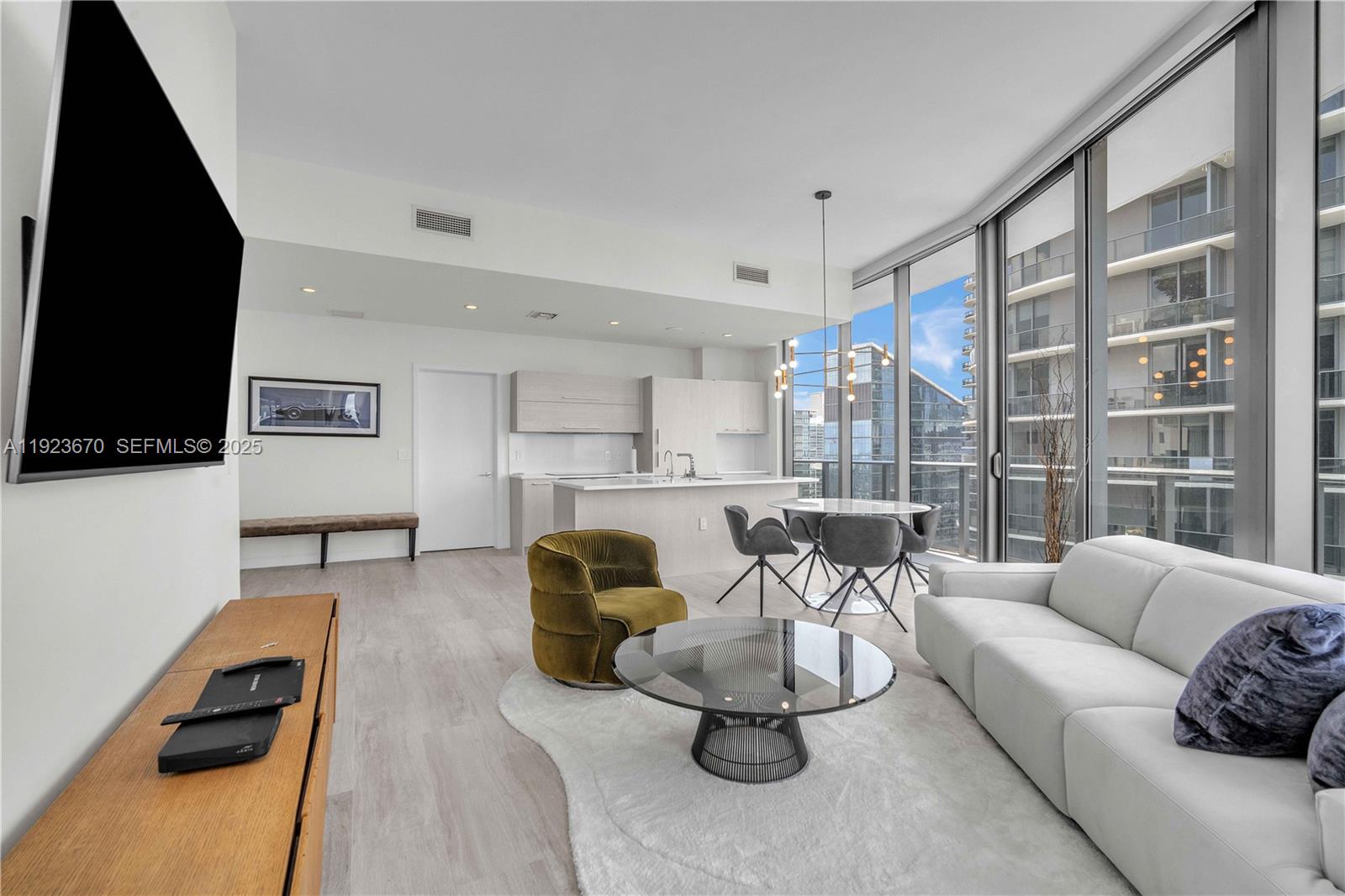 55 SW 9th St #4403, Miami FL 33130