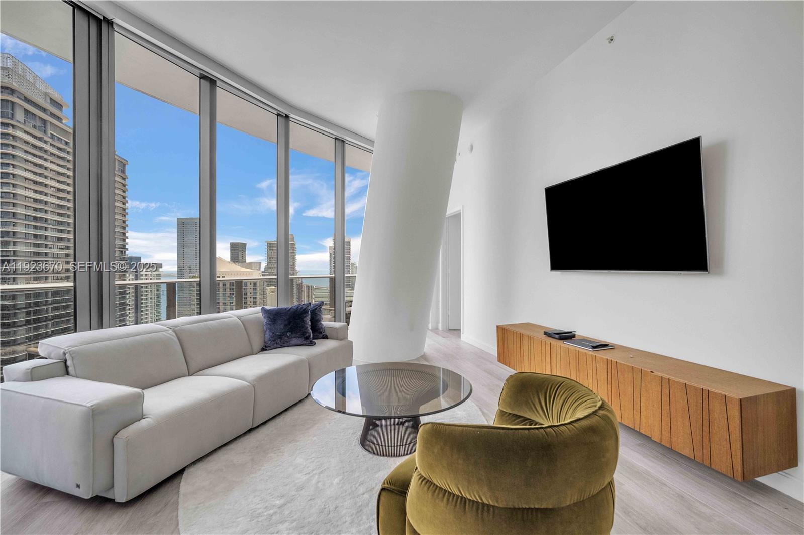 55 SW 9th St #4403, Miami FL 33130