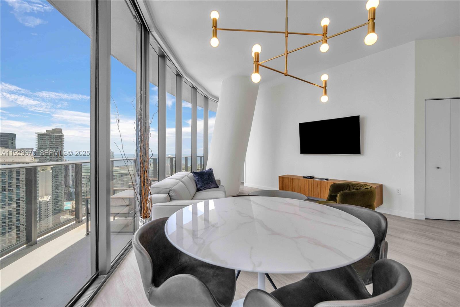 55 SW 9th St #4403, Miami FL 33130