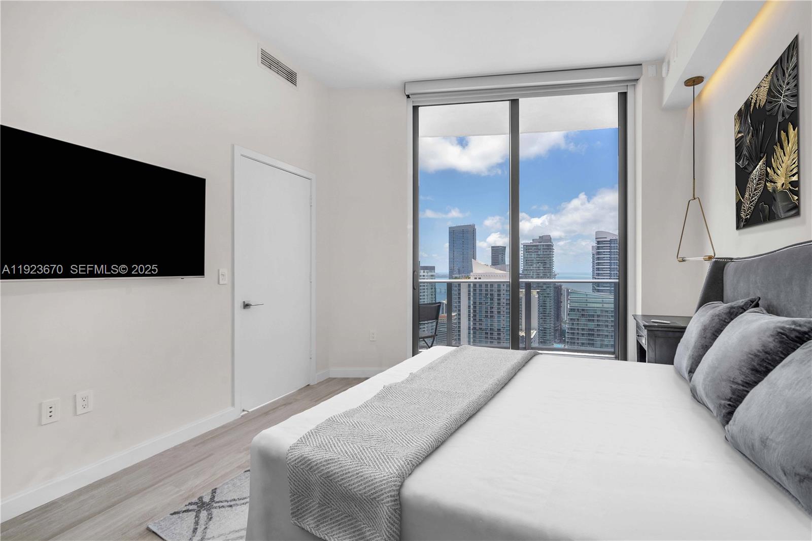 55 SW 9th St #4403, Miami FL 33130