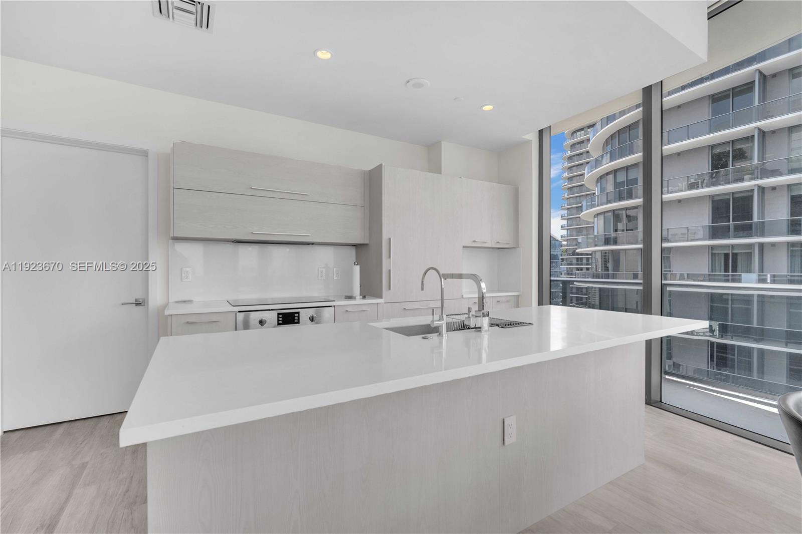 55 SW 9th St #4403, Miami FL 33130