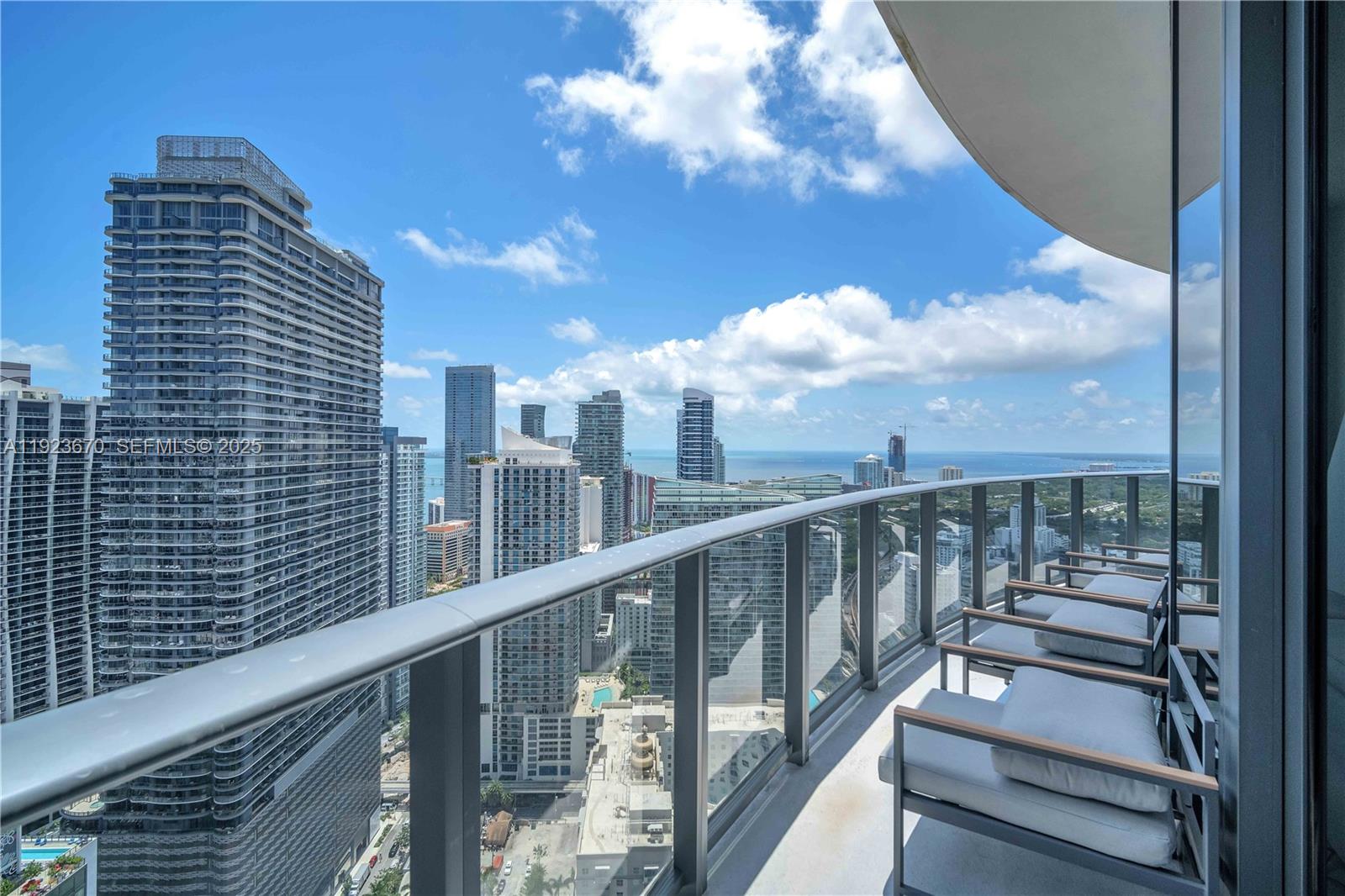 55 SW 9th St #4403, Miami FL 33130