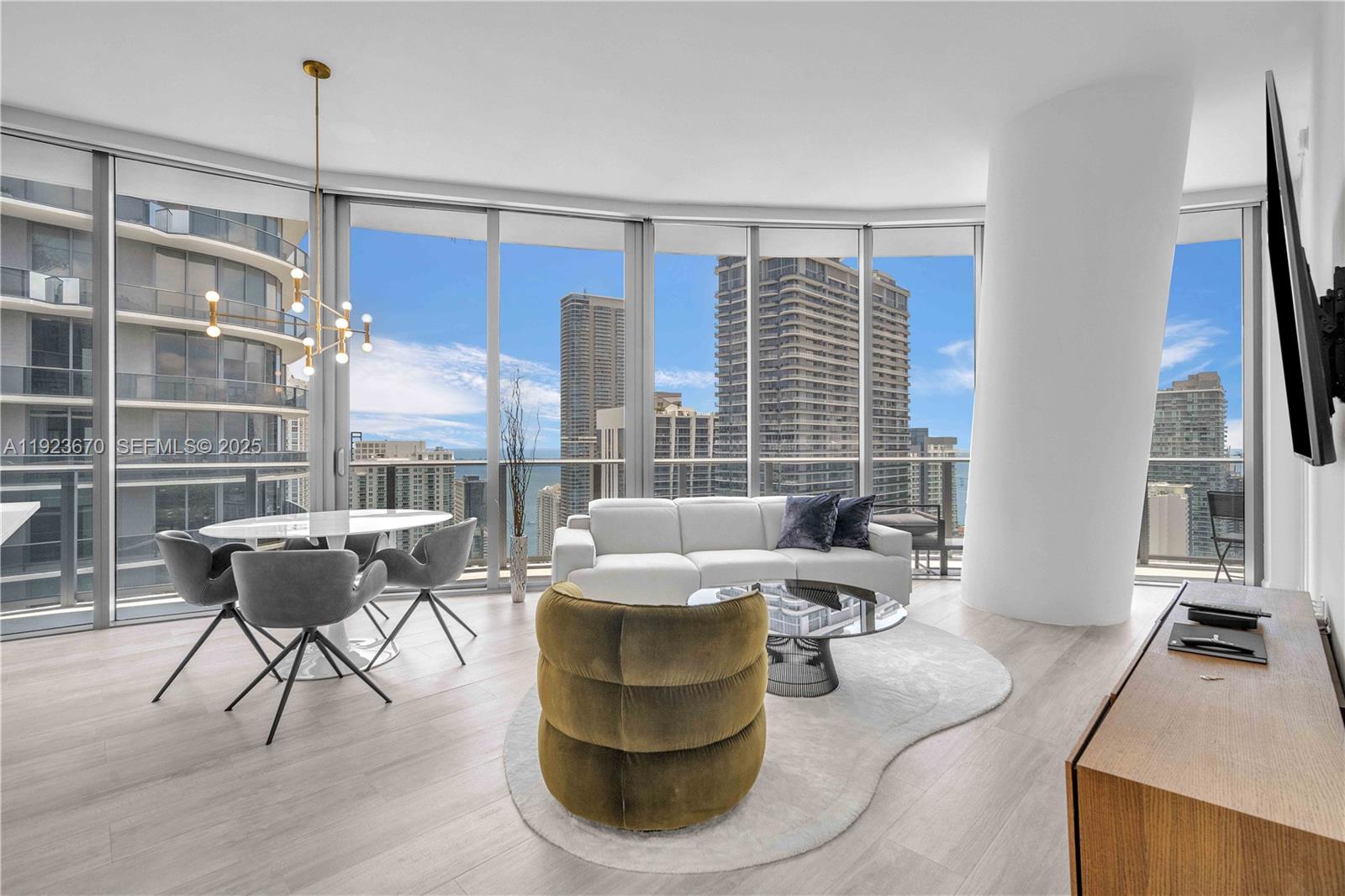 55 SW 9th St #4403, Miami FL 33130