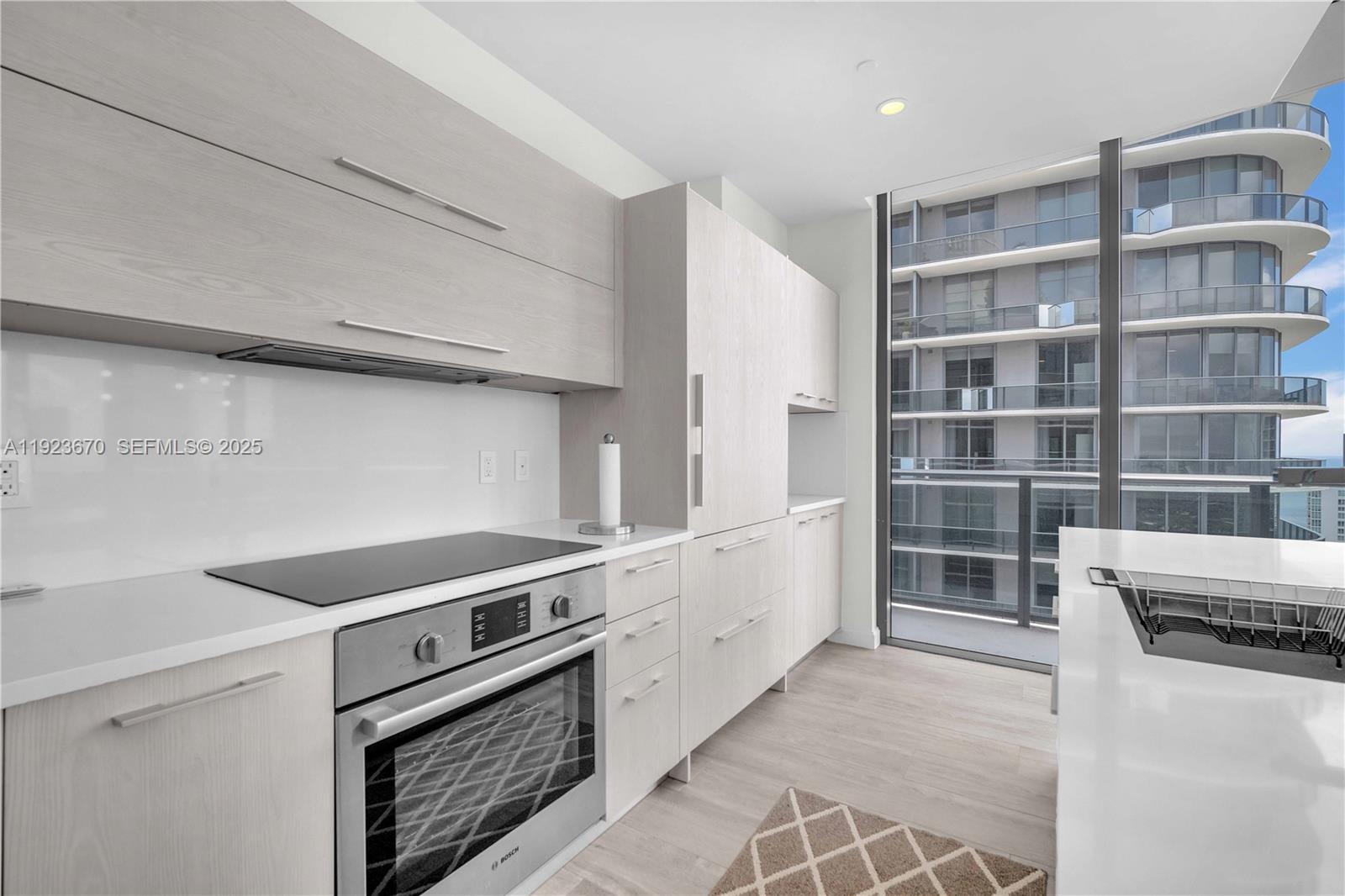 55 SW 9th St #4403, Miami FL 33130
