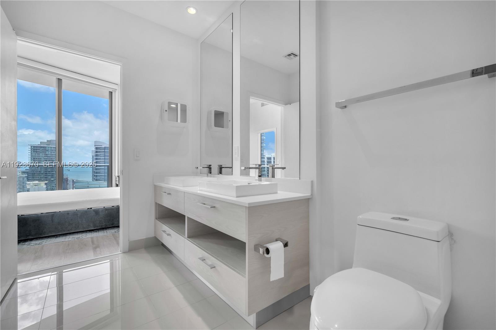 55 SW 9th St #4403, Miami FL 33130