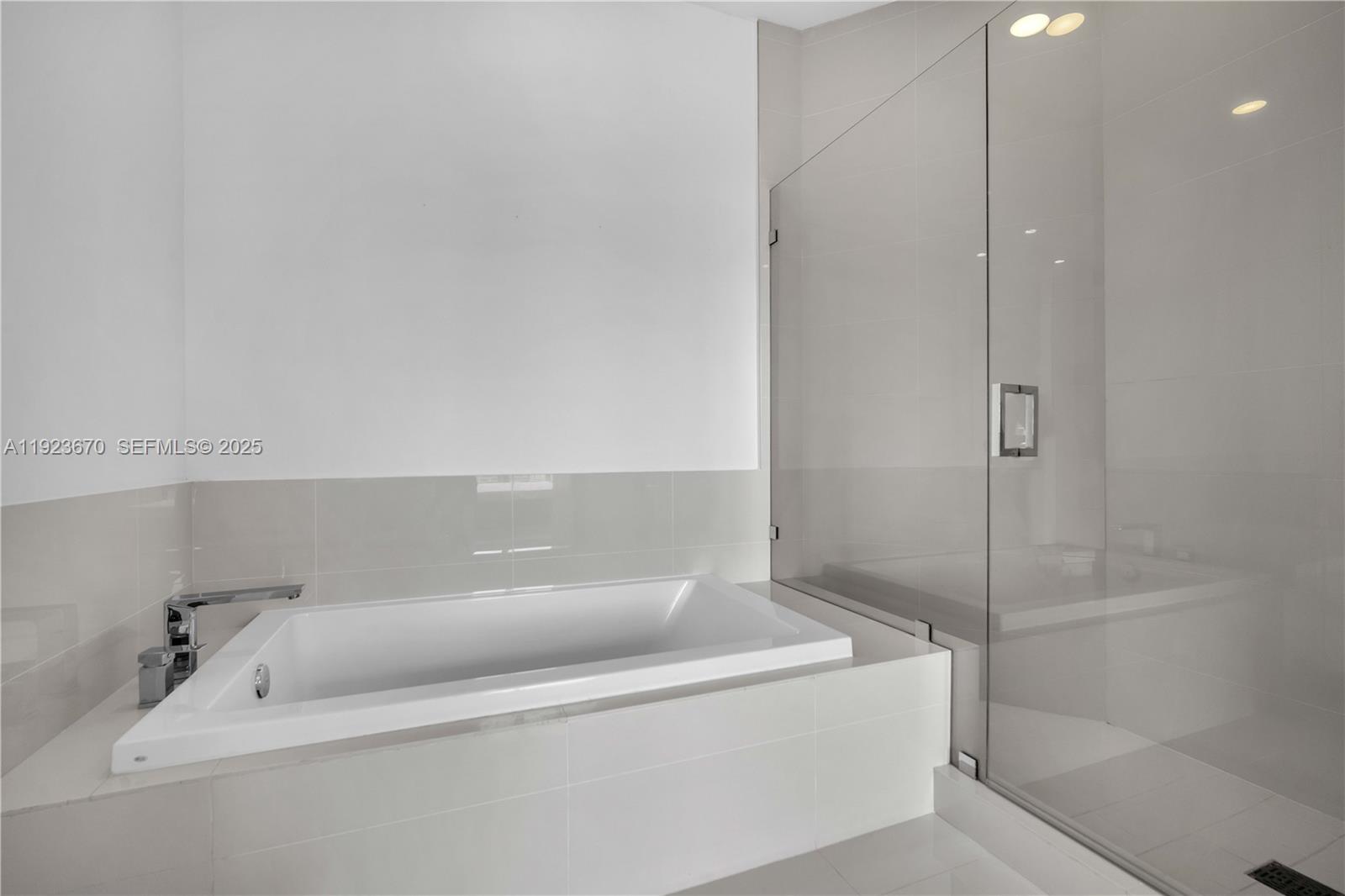 55 SW 9th St #4403, Miami FL 33130