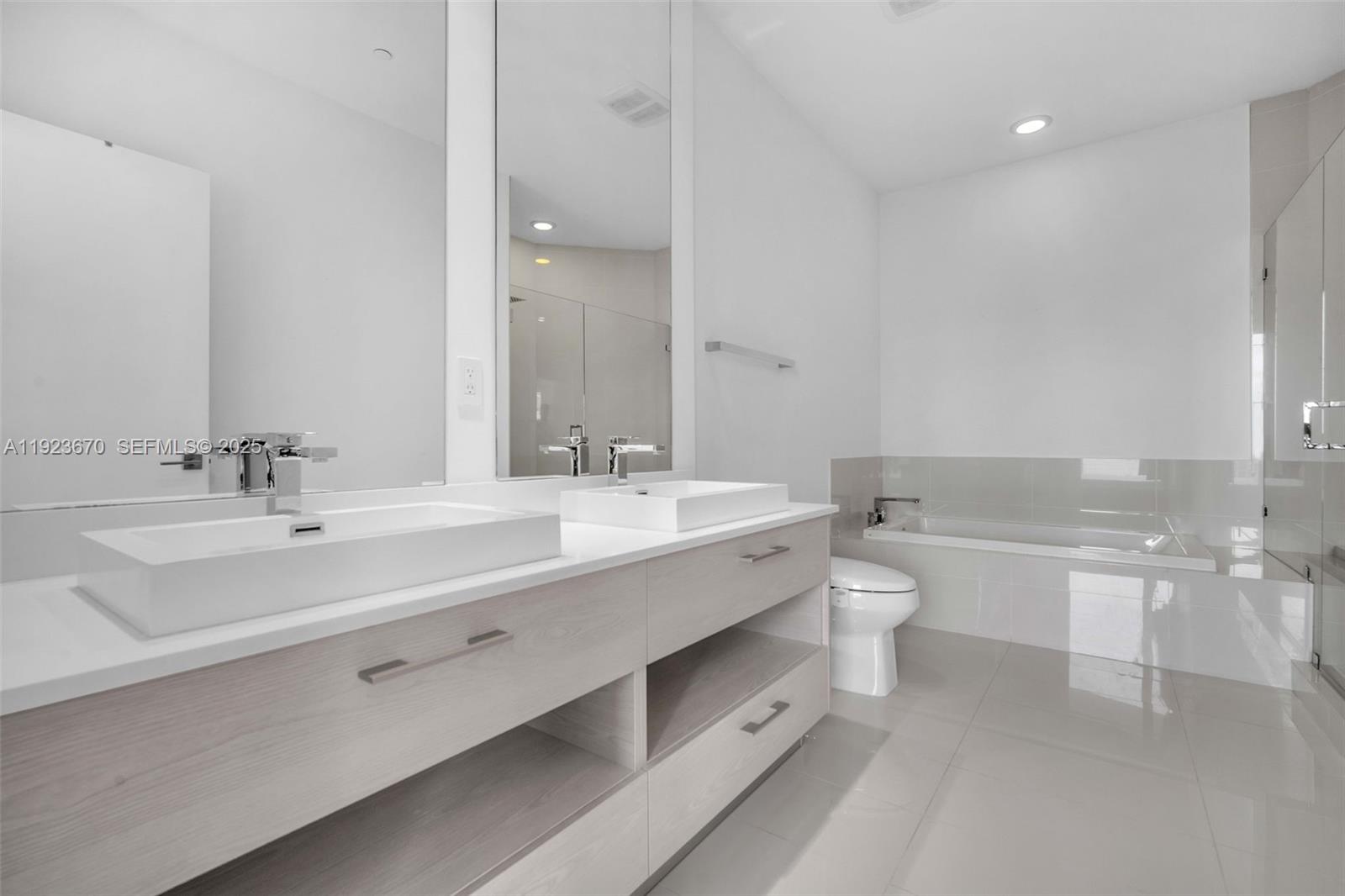 55 SW 9th St #4403, Miami FL 33130