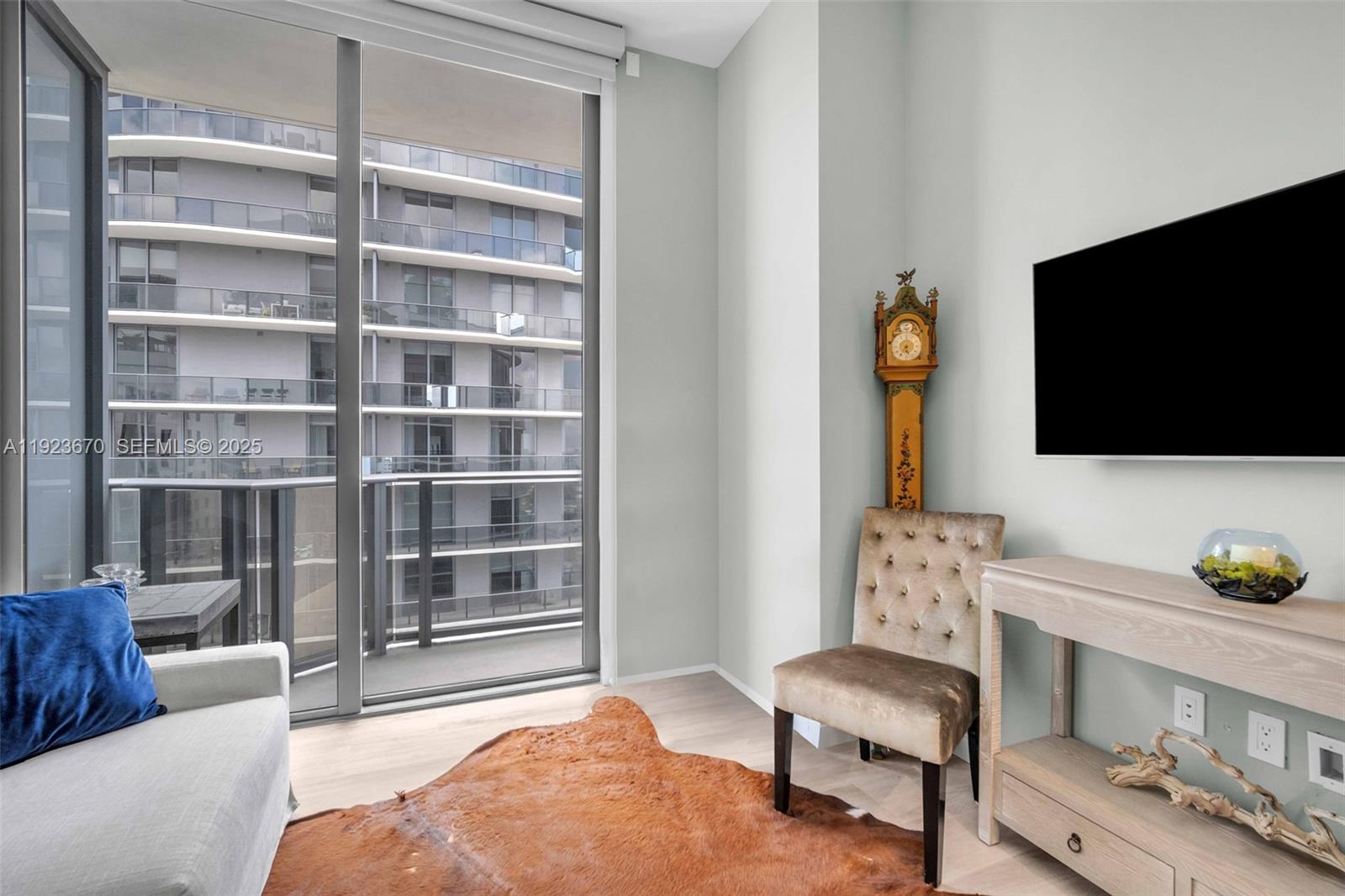 55 SW 9th St #4403, Miami FL 33130