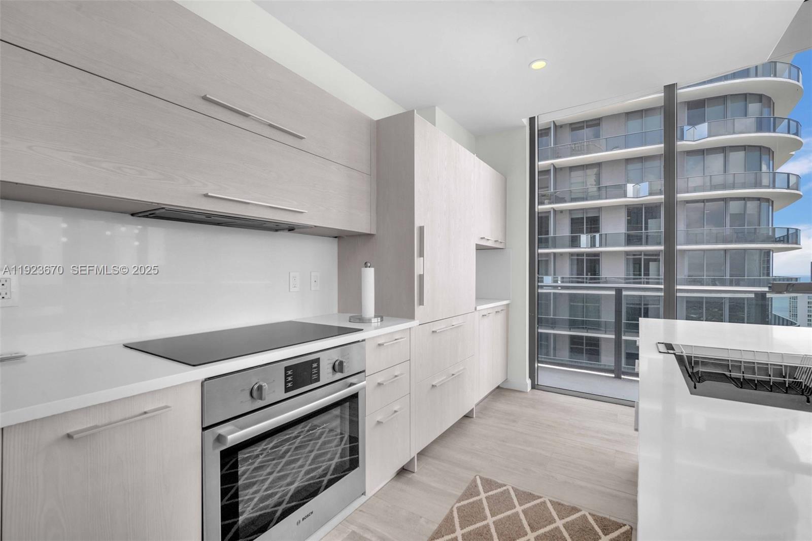 55 SW 9th St #4403, Miami FL 33130