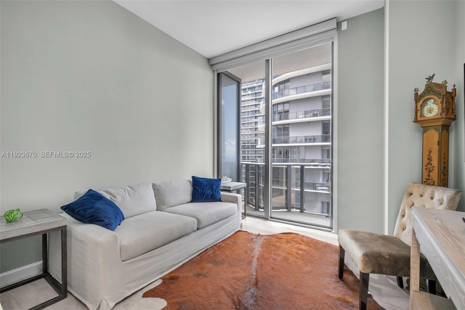 55 SW 9th St #4403, Miami FL 33130