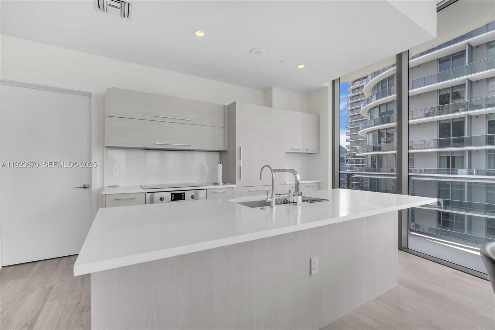 55 SW 9th St #4403, Miami FL 33130