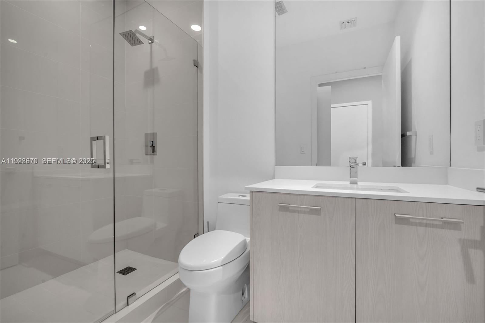 55 SW 9th St #4403, Miami FL 33130